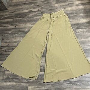 Extra Wide-Leg Tan Pants sz medium